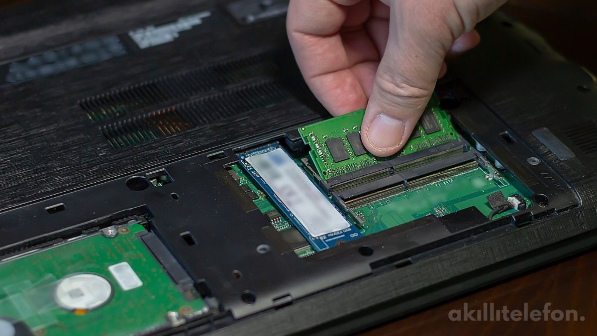zwiększyć szybkość pamięci RAM laptopa